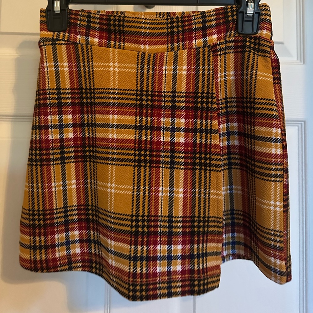 Plaid skort (gold, red, black). Size medium. Never worn